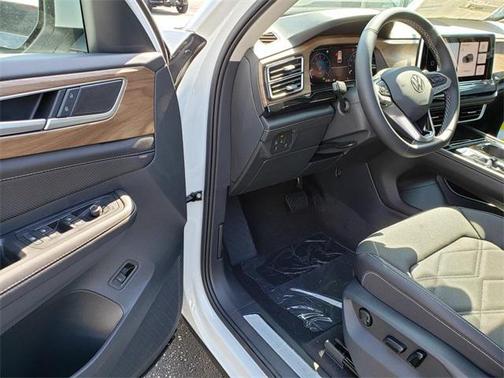 2026 Volkswagen Atlas 2.0T SE w/Technology 4MOTION