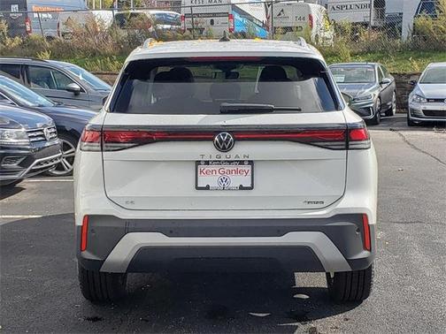 2025 Volkswagen Tiguan 2.0T SE 4MOTION