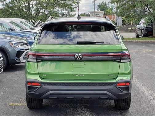 2025 Volkswagen Taos 1.5T SE Black