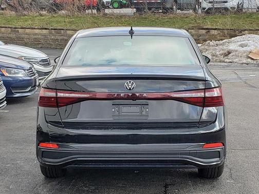 Deep Black Pearl 2026 Volkswagen Jetta 1.4T S