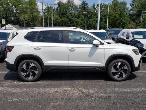 2025 Volkswagen Taos 1.5T SE