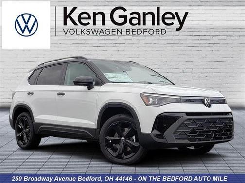 2025 Volkswagen Taos 1.5T SE Black