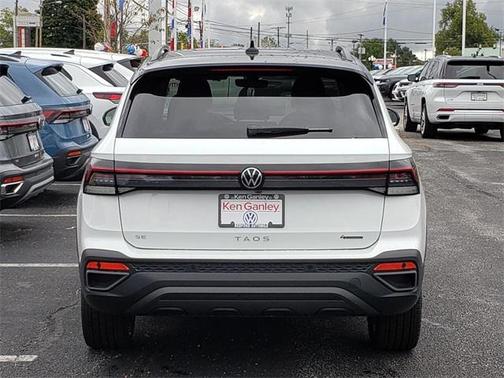 2025 Volkswagen Taos 1.5T SE Black
