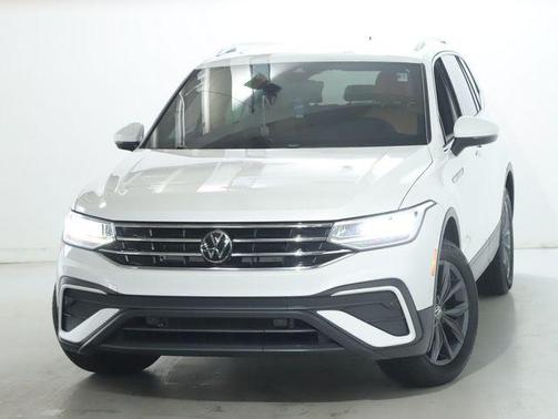 Opal White 2023 Volkswagen Tiguan 2.0T SE