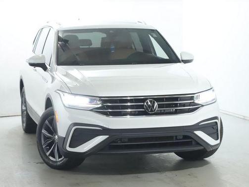 Opal White 2023 Volkswagen Tiguan 2.0T SE