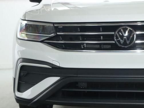 Opal White 2023 Volkswagen Tiguan 2.0T SE