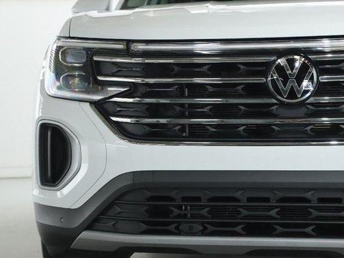 Pure White 2025 Volkswagen Atlas 2.0T SE w/Technology 4MOTION