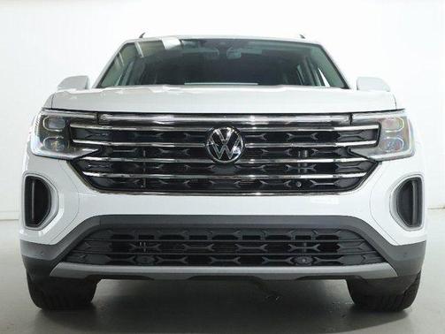 Pure White 2025 Volkswagen Atlas 2.0T SE w/Technology 4MOTION