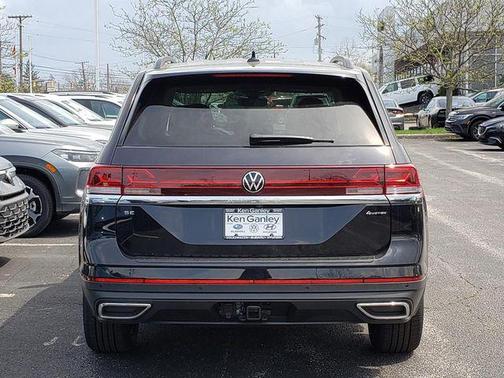 Deep Black Pearl 2026 Volkswagen Atlas 2.0T SE w/Technology 4MOTION