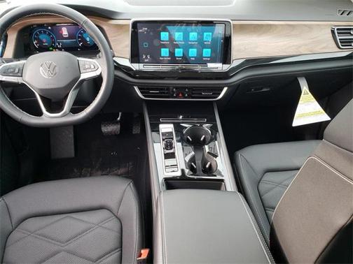 2025 Volkswagen Atlas 2.0T SE w/Technology 4MOTION