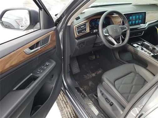 2025 Volkswagen Atlas 2.0T SE w/Technology 4MOTION