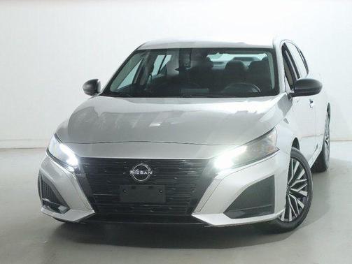 Brilliant Silver Metallic 2024 Nissan Altima 2.5 SV