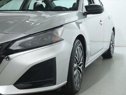 Brilliant Silver Metallic 2024 Nissan Altima 2.5 SV