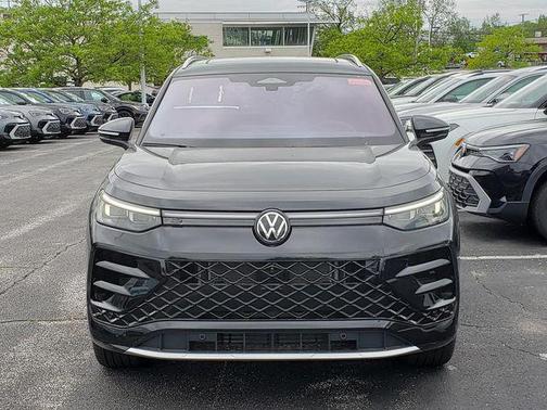 Deep Black 2026 Volkswagen Tiguan 2.0T SEL R-Line 4MOTION