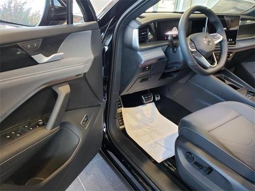 2026 Volkswagen Tiguan 2.0T SE R-Line Black 4MOTION