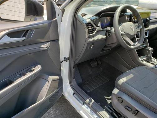 2025 Volkswagen Taos 1.5T SE Black