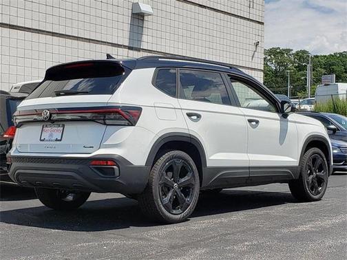 2025 Volkswagen Taos 1.5T SE Black