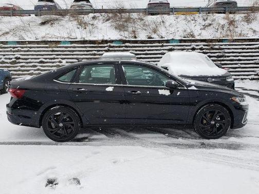 Deep Black 2026 Volkswagen Jetta 1.4T SE