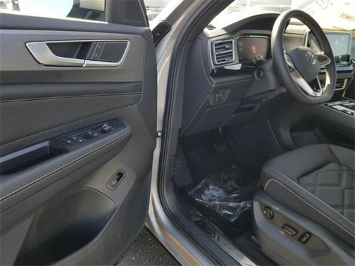 2025 Volkswagen Atlas Cross Sport 2.0T SE w/Technology 4MOTION