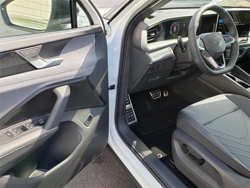 2025 Volkswagen Tiguan 2.0T SE R-Line Black 4MOTION