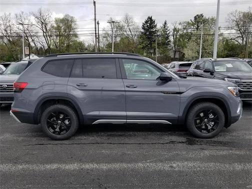 2025 Volkswagen Atlas 2.0T Peak Edition