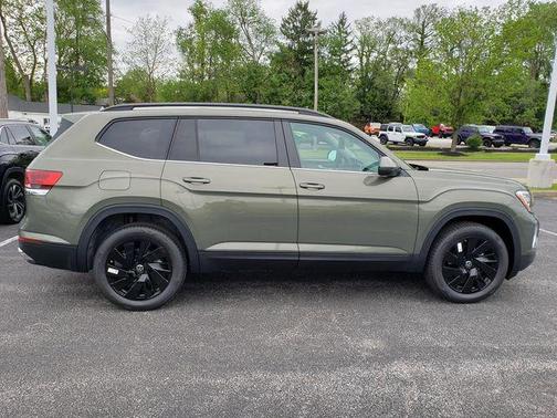 Avocado Green Pearl 2026 Volkswagen Atlas 2.0T SE w/Technology 4MOTION