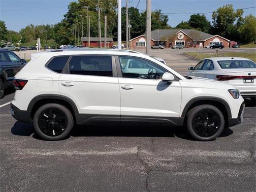 2025 Volkswagen Taos 1.5T SE