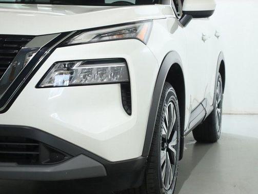 Pearl White Tricoat 2023 Nissan Rogue SV