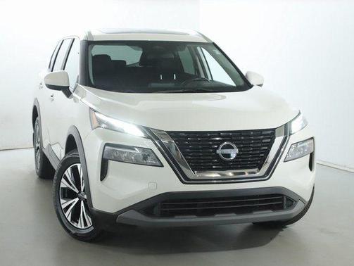 Pearl White Tricoat 2023 Nissan Rogue SV