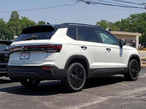 2025 Volkswagen Taos 1.5T SE Black