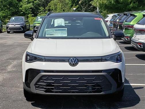 2025 Volkswagen Taos 1.5T SE Black