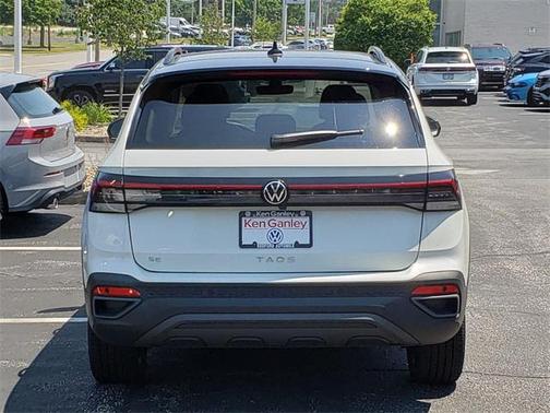 2025 Volkswagen Taos 1.5T SE Black