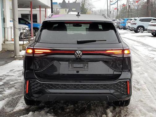 Deep Black 2026 Volkswagen Tiguan 2.0T SE R-Line Black