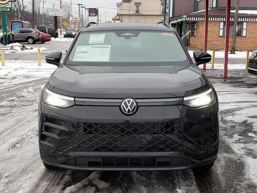 Deep Black 2026 Volkswagen Tiguan 2.0T SE R-Line Black