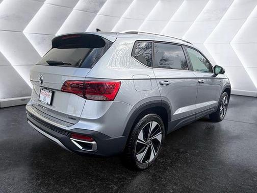 Pyrite Silver Metallic 2024 Volkswagen Taos 1.5T SE