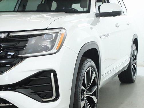 Opal White Pearl 2024 Volkswagen Atlas 2.0T SEL Premium R-Line 4MOTION