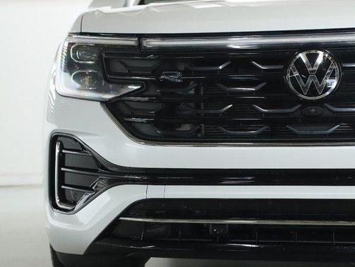 Opal White Pearl 2024 Volkswagen Atlas 2.0T SEL Premium R-Line 4MOTION