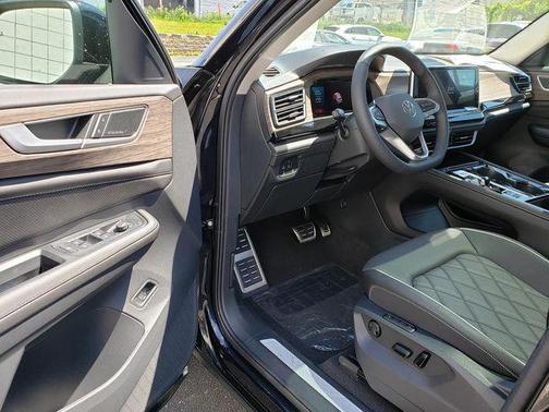 Deep Black Pearl 2026 Volkswagen Atlas 2.0T SEL Premium R-Line 4MOTION