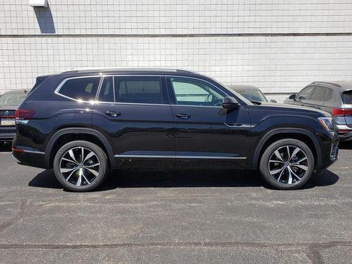 Deep Black Pearl 2026 Volkswagen Atlas 2.0T SEL Premium R-Line 4MOTION