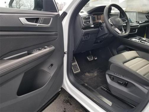 2025 Volkswagen Atlas Cross Sport 2.0T SEL