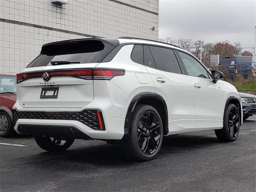 2026 Volkswagen Tiguan 2.0T SE R-Line Black