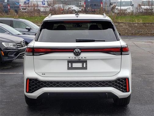 2026 Volkswagen Tiguan 2.0T SE R-Line Black