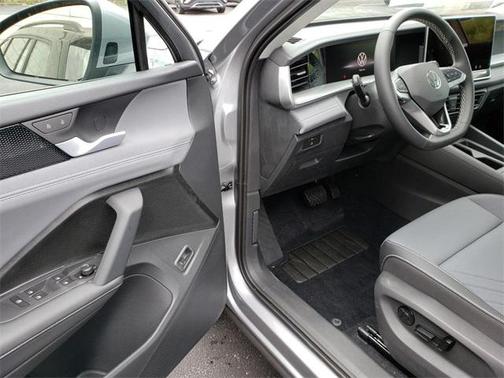 2025 Volkswagen Tiguan 2.0T SE 4MOTION