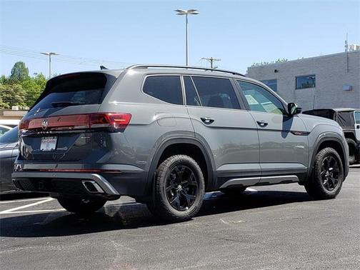 2025 Volkswagen Atlas 2.0T Peak Edition