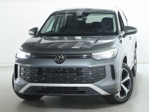 Platinum Gray Metallic 2025 Volkswagen Tiguan 2.0T SE 4MOTION