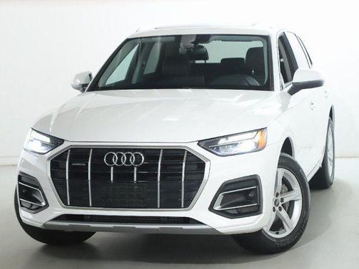 Ibis White 2023 Audi Q5 40 Premium