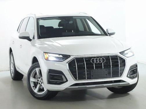 Ibis White 2023 Audi Q5 40 Premium