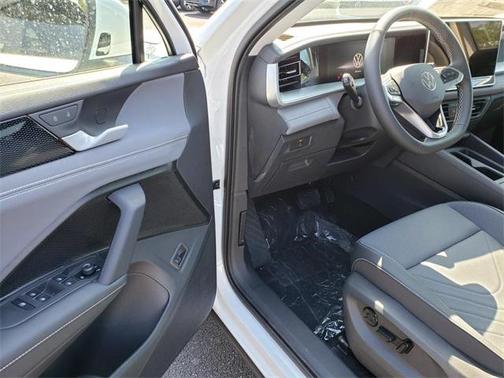 2025 Volkswagen Tiguan 2.0T SE 4MOTION
