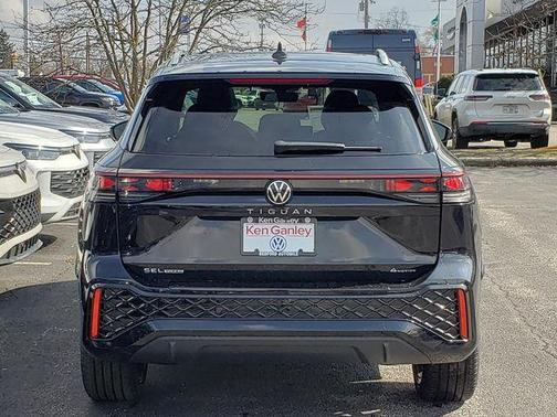 Deep Black 2026 Volkswagen Tiguan 2.0T SEL R-Line 4MOTION