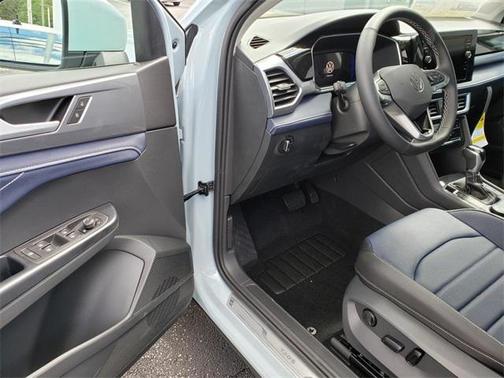 2025 Volkswagen Taos 1.5T SEL